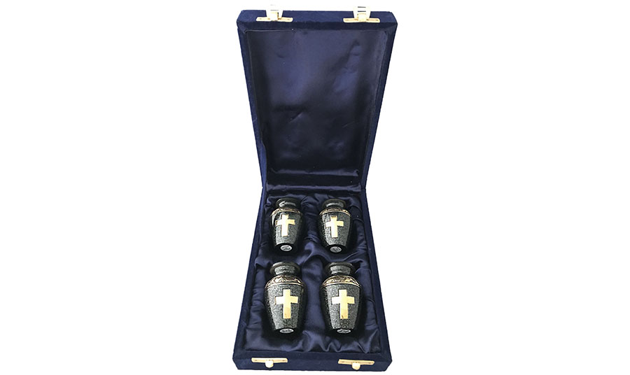 151-C- 4 Mini Blackw/Gold Cross